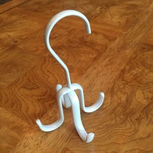 CLOSET HOOK in Frosted Pearl